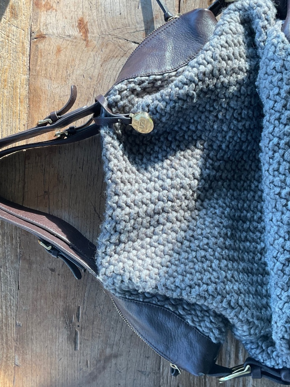 UGG WOVEN KNIT HANDBAG GRAY BROWN